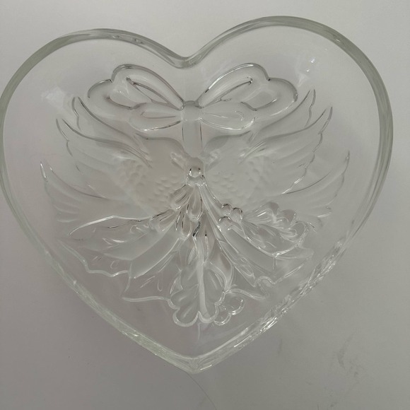 GORHAM CRYSTAL, Holiday Traditions Collection, Heart Dish Cardinal Holiday - Picture 14 of 16
